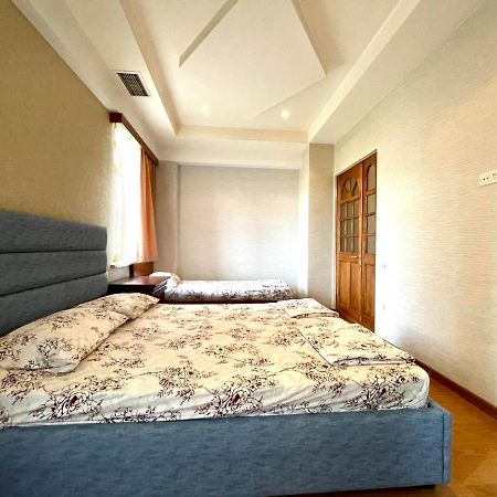 Apartments Emili Erevan Esterno foto