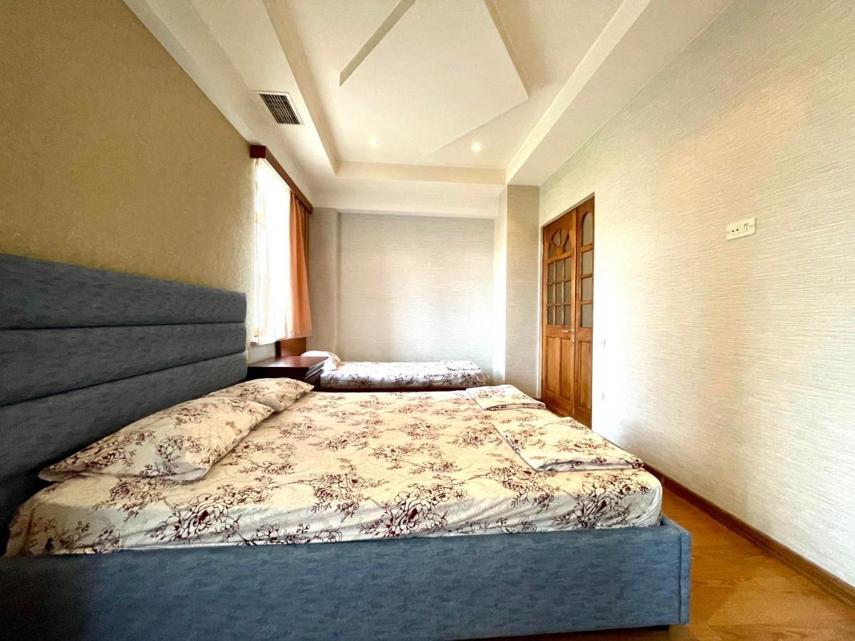 Apartments Emili Erevan Esterno foto
