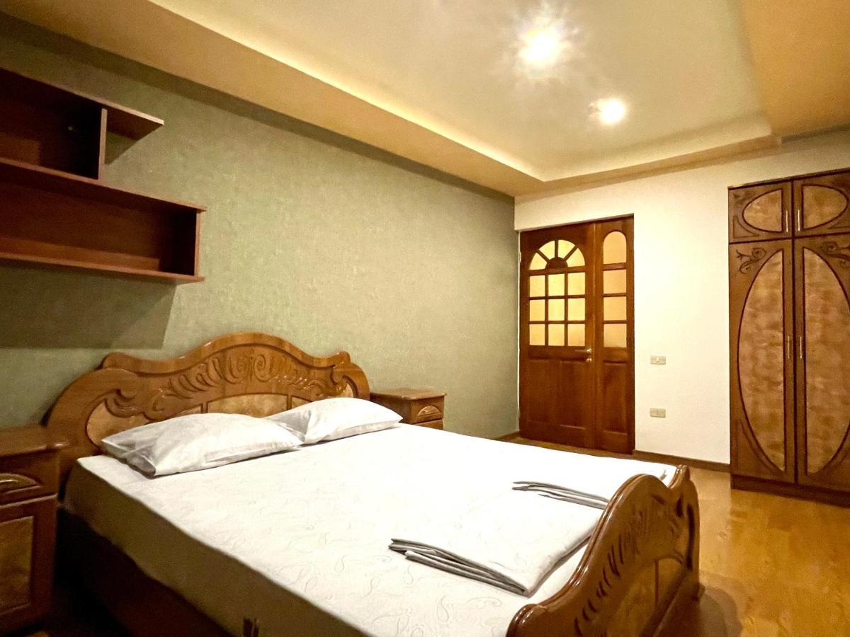 Apartments Emili Erevan Esterno foto