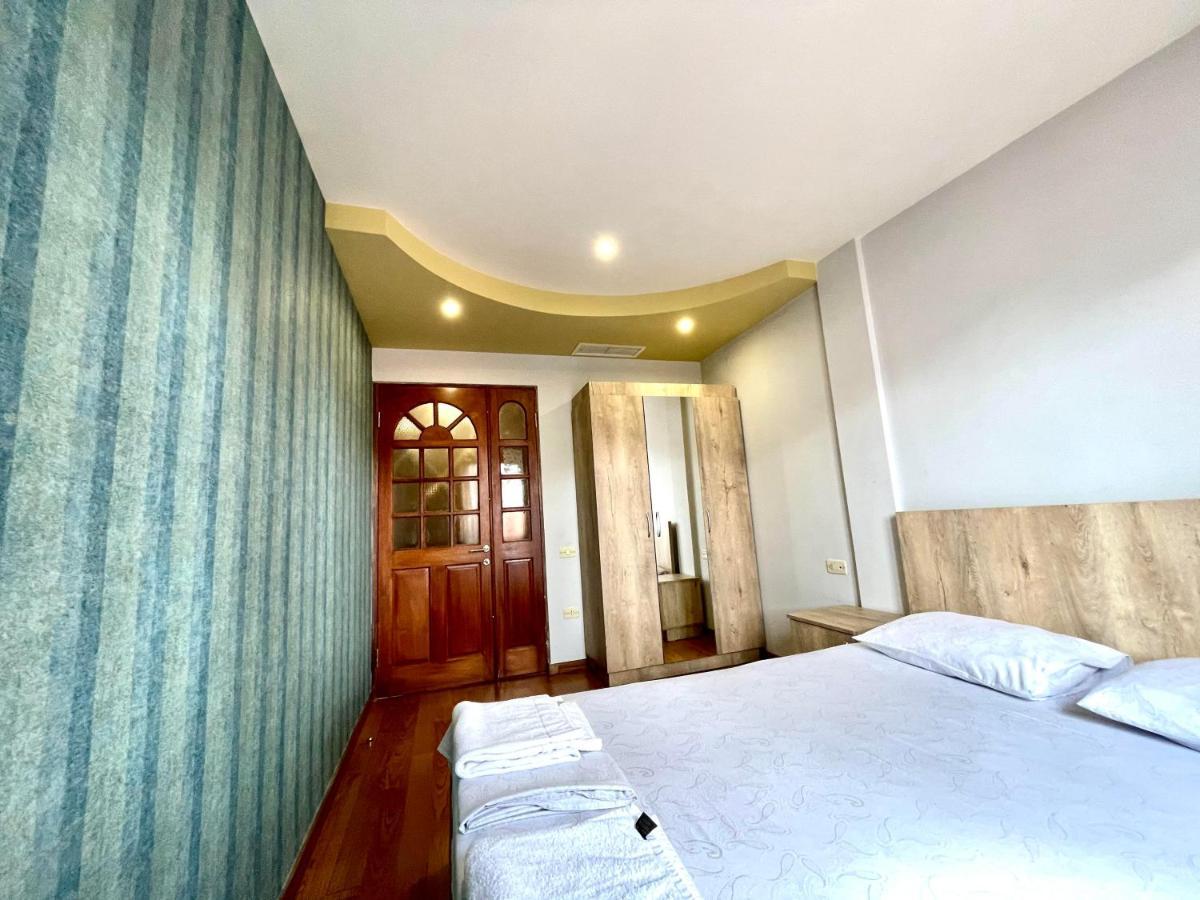 Apartments Emili Erevan Esterno foto