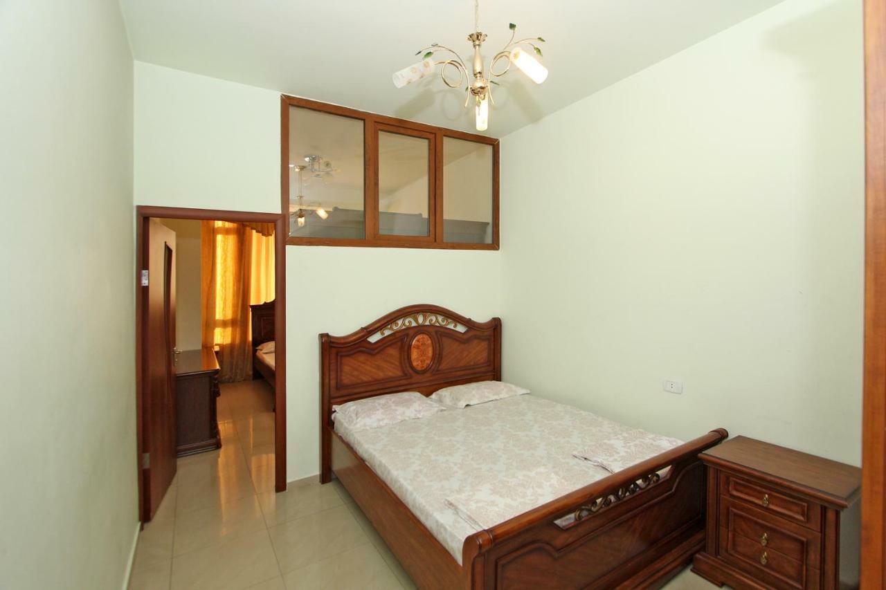 Apartments Emili Erevan Esterno foto