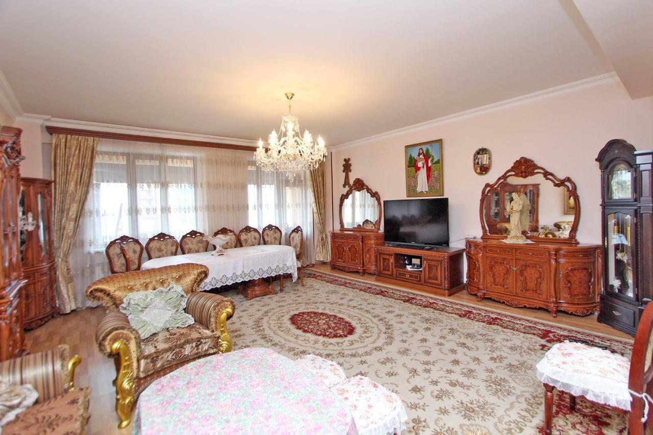 Apartments Emili Erevan Esterno foto
