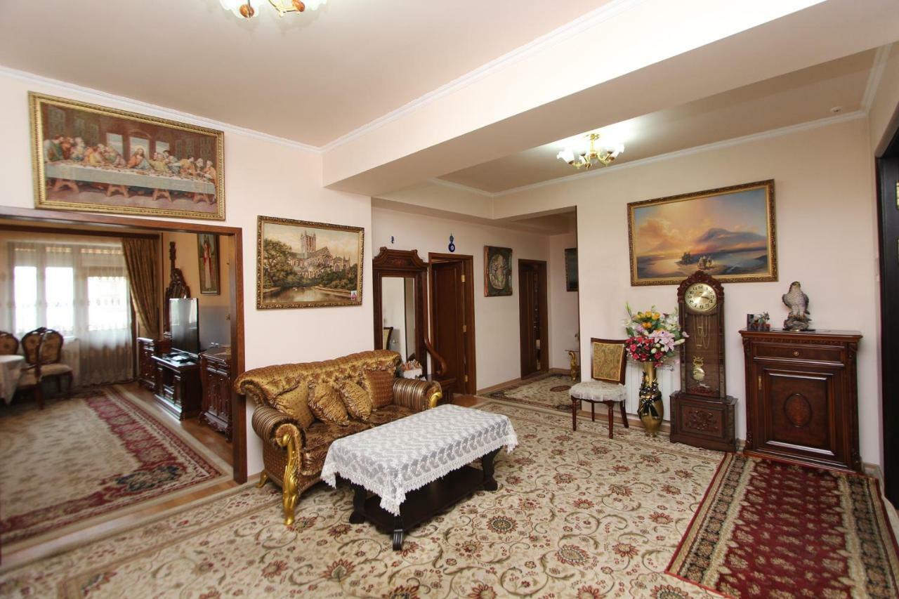 Apartments Emili Erevan Esterno foto